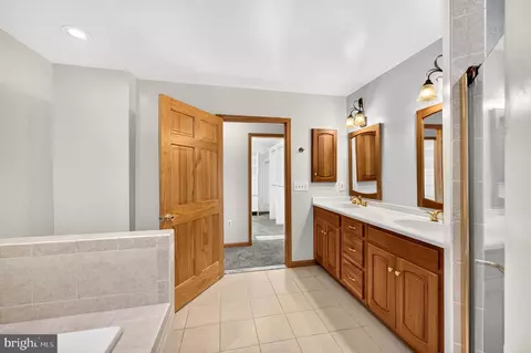 Bath - 4513 Timbery Dr, Jefferson, MD 21755 photo 3 of 6
