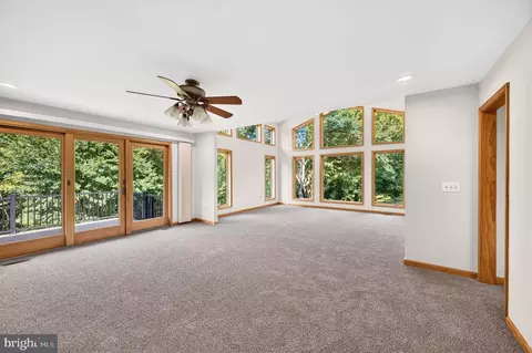 Living - 4513 Timbery Dr, Jefferson, MD 21755 photo 6 of 17