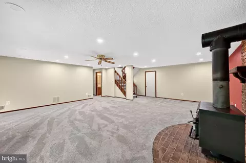 Living - 4513 Timbery Dr, Jefferson, MD 21755 photo 14 of 17