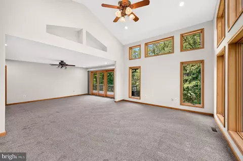 Living - 4513 Timbery Dr, Jefferson, MD 21755 photo 7 of 17