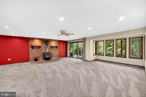 Living - 4513 Timbery Dr, Jefferson, MD 21755 photo 16 of 17
