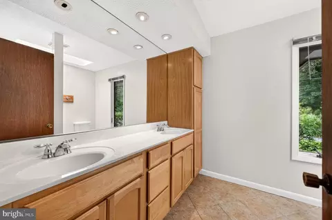 Bath - 4513 Timbery Dr, Jefferson, MD 21755 photo 4 of 6