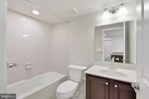 Bath - 3040 Jacobs Garden Ln, Frederick, MD 21701 photo 1 of 2
