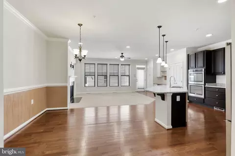 Living - 3040 Jacobs Garden Ln, Frederick, MD 21701 photo 2 of 5