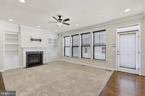 Living - 3040 Jacobs Garden Ln, Frederick, MD 21701 photo 4 of 5