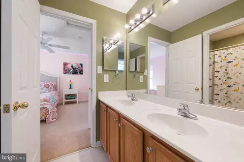 Entry Way - 2231 W Greenleaf Dr, Frederick, MD 21702 photo 3 of 4