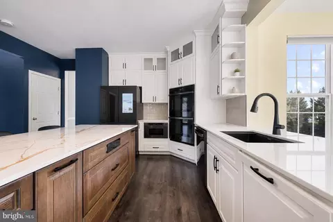 Kitchen - 2231 W Greenleaf Dr, Frederick, MD 21702 photo 6 of 7