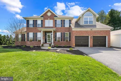 Exterior - 2231 W Greenleaf Dr, Frederick, MD 21702 photo 2 of 10