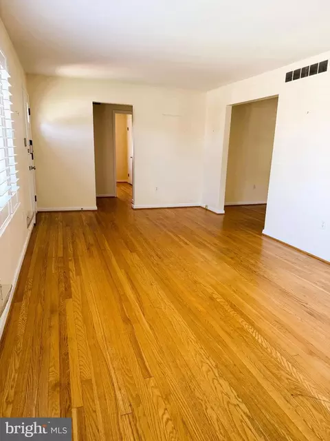Living - 912 Shawnee Dr, Frederick, MD 21701 photo 1 of 4