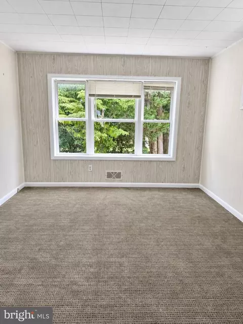 Living - 912 Shawnee Dr, Frederick, MD 21701 photo 4 of 4