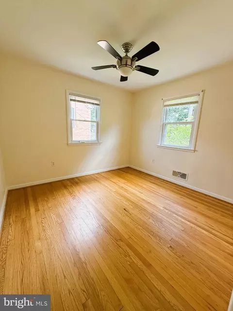 Bedroom - 912 Shawnee Dr, Frederick, MD 21701 photo 3 of 3