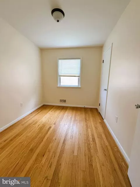 Bedroom - 912 Shawnee Dr, Frederick, MD 21701 photo 2 of 3