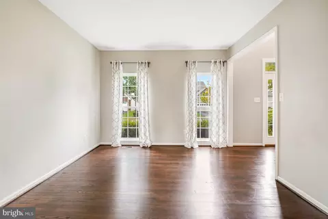 Living - 1810 Beech Ct, Frederick, MD 21701 photo 2 of 4