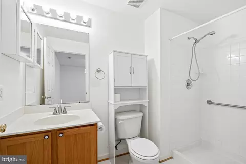 Bath - 1810 Beech Ct, Frederick, MD 21701 photo 4 of 4