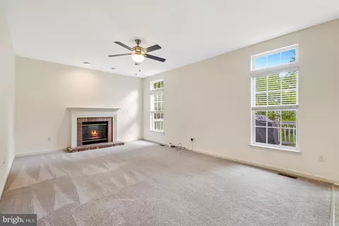 Living - 1810 Beech Ct, Frederick, MD 21701 photo 3 of 4