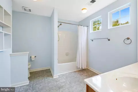 Bath - 1810 Beech Ct, Frederick, MD 21701 photo 1 of 4