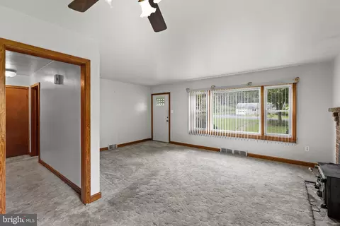 Living - 7229 Bowers Rd, Frederick, MD 21702 photo 1 of 3