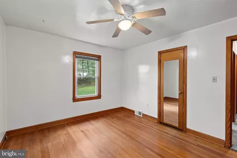 Bedroom - 7229 Bowers Rd, Frederick, MD 21702 photo 6 of 9