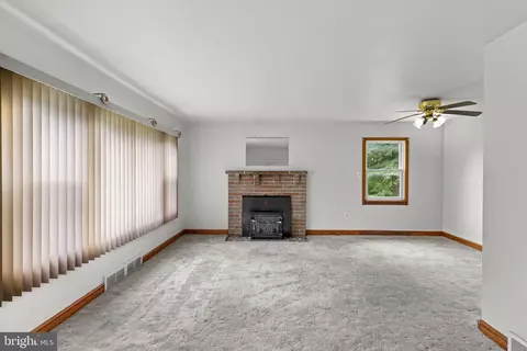 Living - 7229 Bowers Rd, Frederick, MD 21702 photo 3 of 3
