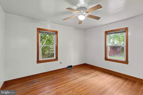 Bedroom - 7229 Bowers Rd, Frederick, MD 21702 photo 4 of 9