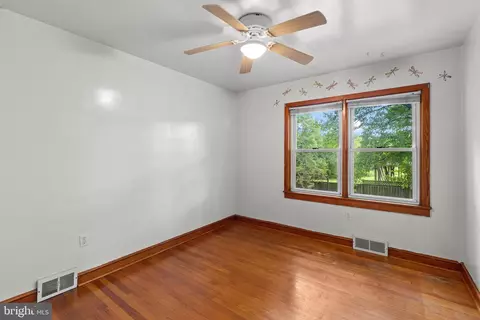 Bedroom - 7229 Bowers Rd, Frederick, MD 21702 photo 7 of 9