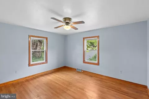 Bedroom - 7229 Bowers Rd, Frederick, MD 21702 photo 2 of 9