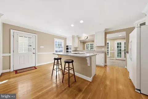 Entry Way - 28 E 4th St, Frederick, MD 21701 photo 2 of 8