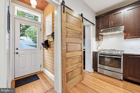 Entry Way - 512 Elm St, Frederick, MD 21701 photo 1 of 2