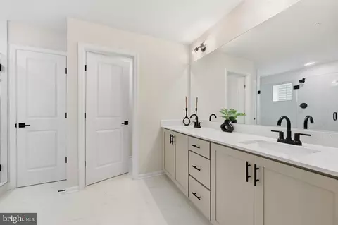 Entry Way - 2002 Mustang Ct, Frederick, MD 21702 photo 10 of 15