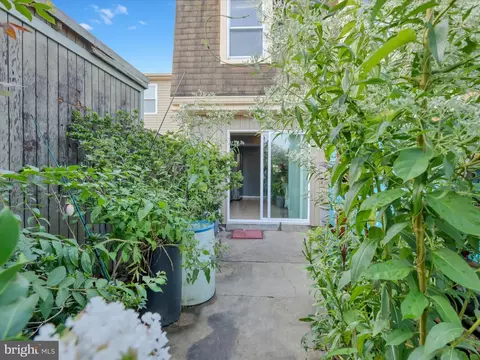 Exterior - 1139 Providence Ct, Frederick, MD 21703 photo 5 of 8