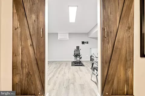 Entry Way - 2683 Monocacy Ford Rd, Frederick, MD 21701 photo 6 of 7
