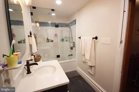 Bath - 21 E Main St, Middletown, MD 21769 photo 1 of 3
