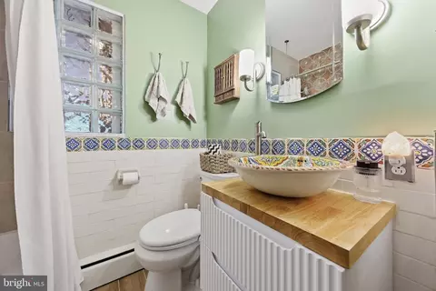 Bath - 1722 Shookstown Rd, Frederick, MD 21702 photo 1 of 4