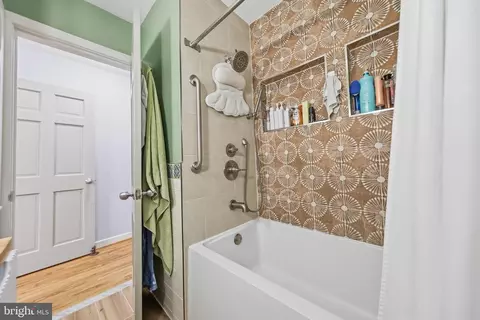Bath - 1722 Shookstown Rd, Frederick, MD 21702 photo 2 of 4