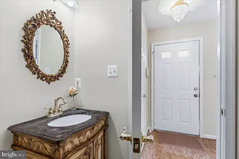 Entry Way - 6104 Pine Ridge Ter, Frederick, MD 21701 photo 2 of 4