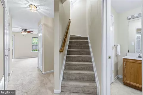 Entry Way - 6104 Pine Ridge Ter, Frederick, MD 21701 photo 4 of 4