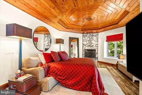 Bedroom - 5506 Bootjack Dr, Frederick, MD 21702 photo 8 of 9
