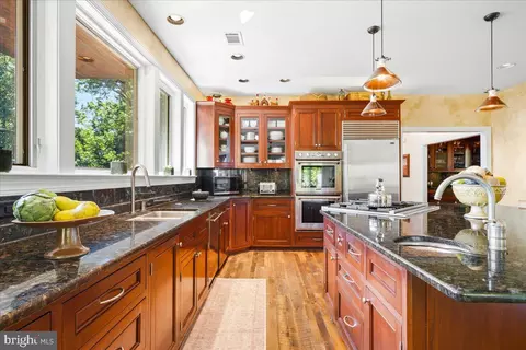 Kitchen - 5506 Bootjack Dr, Frederick, MD 21702 photo 5 of 7