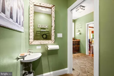 Entry Way - 5506 Bootjack Dr, Frederick, MD 21702 photo 7 of 9