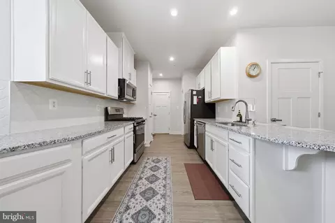 Entry Way - 6134 Dock St, Frederick, MD 21703 photo 4 of 19