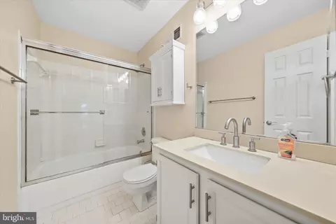 Bath - 9005 Shadybrook Dr, Frederick, MD 21701 photo 3 of 4