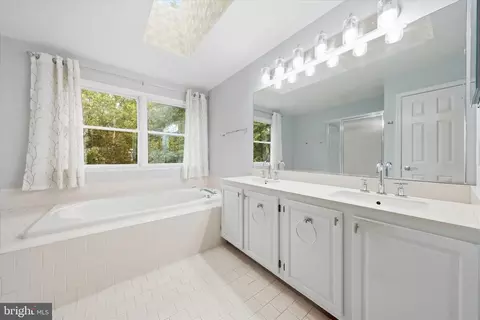 Bath - 9005 Shadybrook Dr, Frederick, MD 21701 photo 2 of 4
