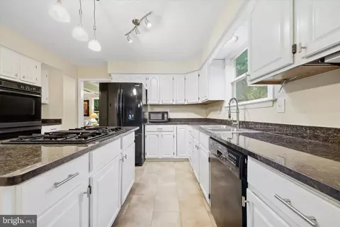 Kitchen - 9005 Shadybrook Dr, Frederick, MD 21701 photo 3 of 4