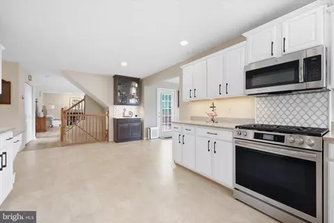 Entry Way - 5005 Saint Simon Ct, Frederick, MD 21703 photo 2 of 4