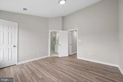 Entry Way - 2010 Rosecrans, Frederick, MD 21702 photo 6 of 8