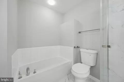 Bath - 2010 Rosecrans, Frederick, MD 21702 photo 2 of 5
