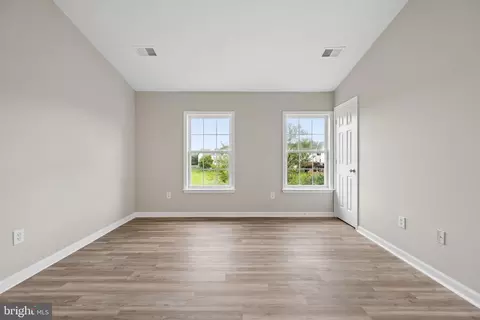 Living - 2010 Rosecrans, Frederick, MD 21702 photo 4 of 8