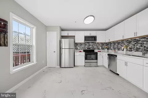 Kitchen - 2010 Rosecrans, Frederick, MD 21702 photo 3 of 5