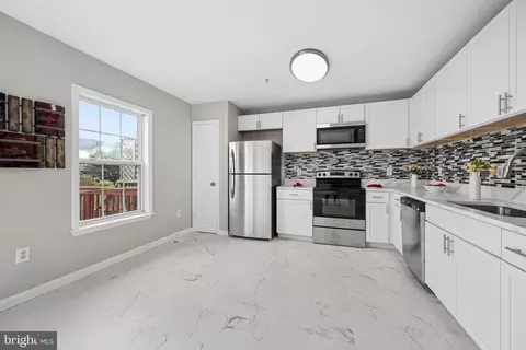 Kitchen - 2010 Rosecrans, Frederick, MD 21702 photo 2 of 5