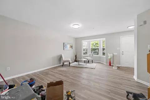 Living - 2010 Rosecrans, Frederick, MD 21702 photo 3 of 8